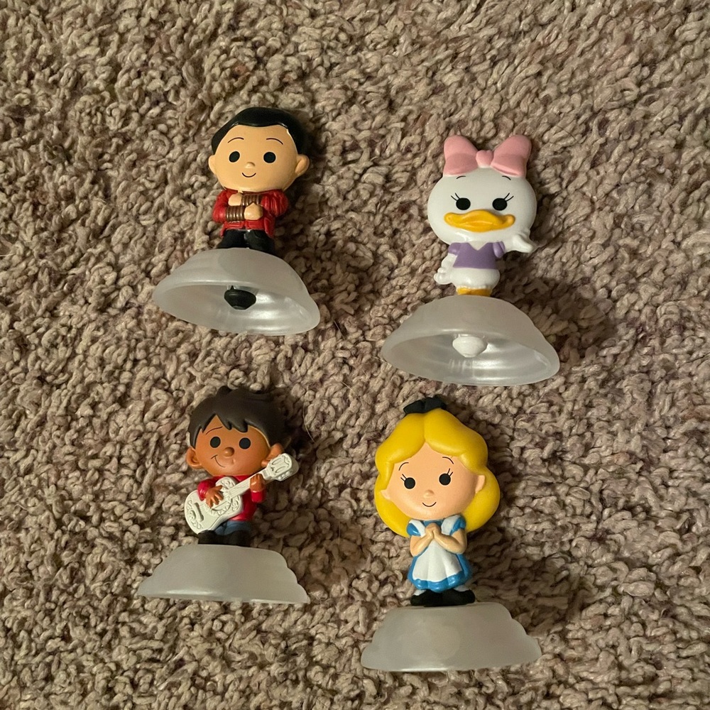 4-LOT- Disney 100 McDonalds toys